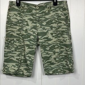 George & Martha Womens Camo Shorts 10 Shades of Green Button/Zip Fly Pockets EUC